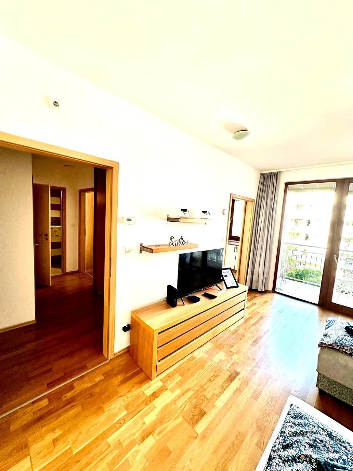 Central Apartment With Balcony Будапеща Екстериор снимка